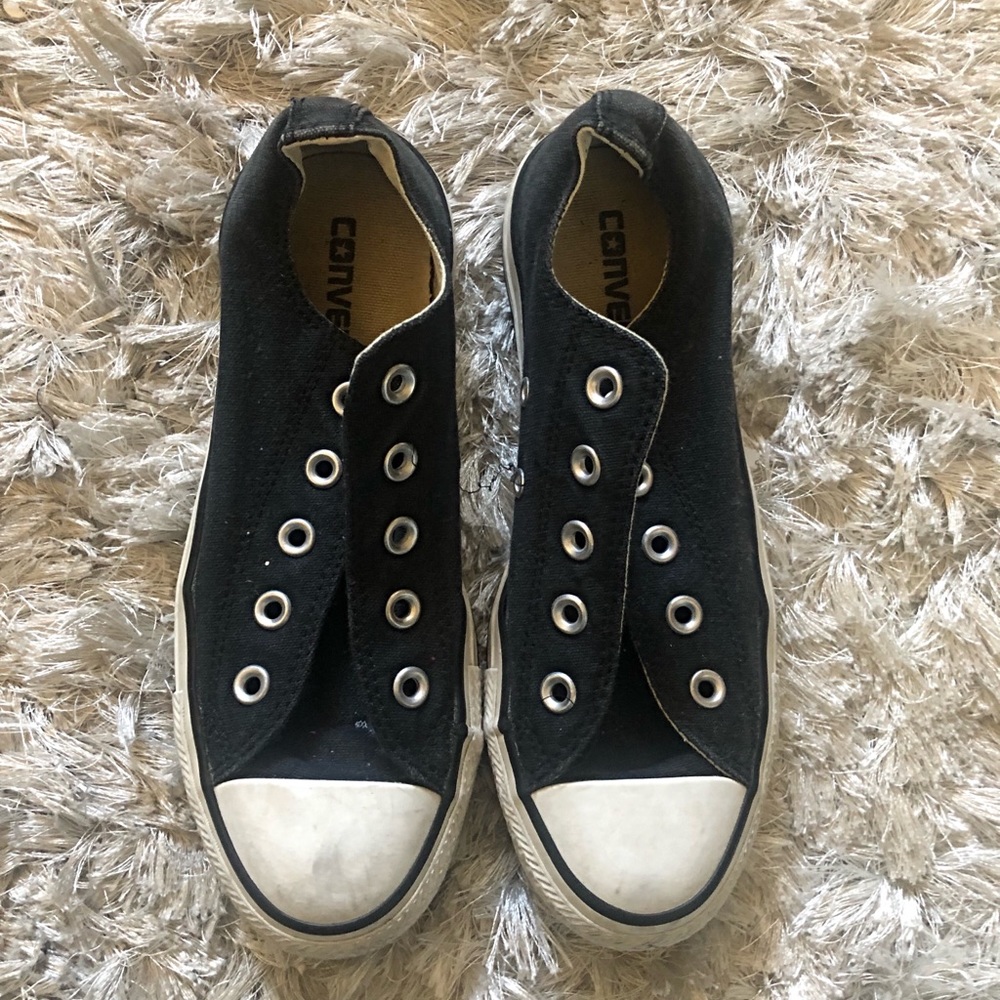 Converse black tennis shoes